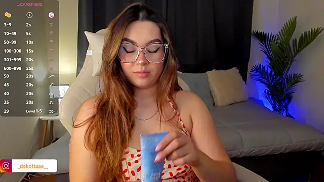 dakottaa  online show from 10.25.25