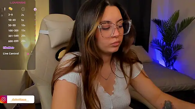 dakottaa  online show from 12.17.25