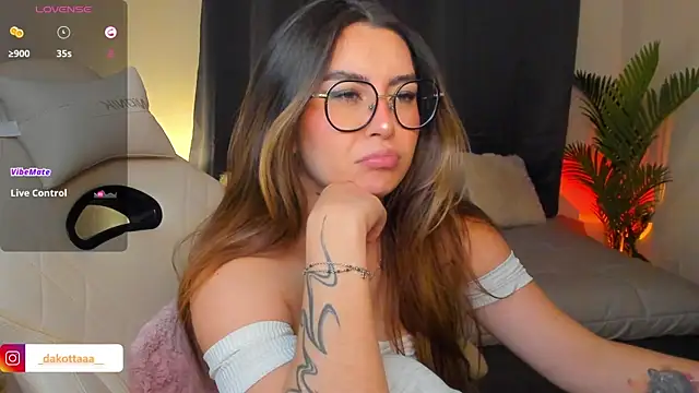 dakottaa  online show from 04.06.26