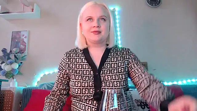 Karolina love  online show from 01.25.25