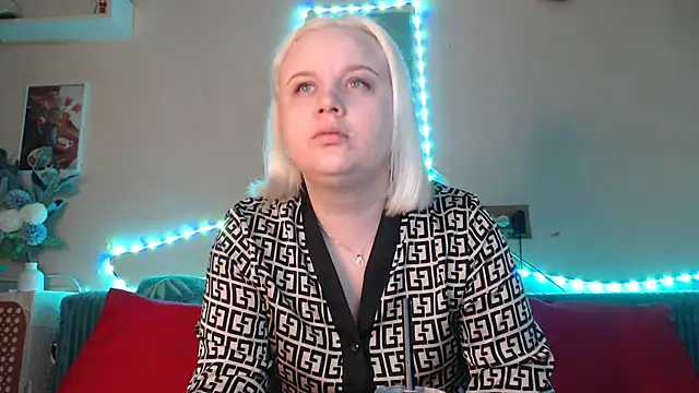 Karolina love  online show from 01.25.25