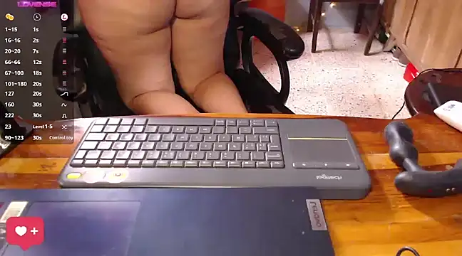 Snapshot of DanelyLopez chatting on 02.18.25 DanelyLopez online show from 02.18.25