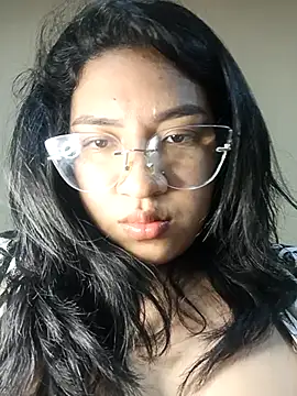 Snapshot of DanelyLopez chatting on 11.20.25 DanelyLopez online show from 11.20.25