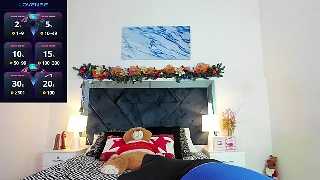 Snapshot of Lauralove_69 chatting on 12.09.24 Lauralove 69 online show from 12.09.24