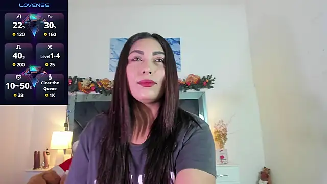 Snapshot of Lauralove_69 chatting on 12.11.24 Lauralove 69 online show from 12.11.24