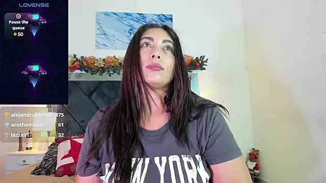 Snapshot of Lauralove_69 chatting on 12.12.24 Lauralove 69 online show from 12.12.24