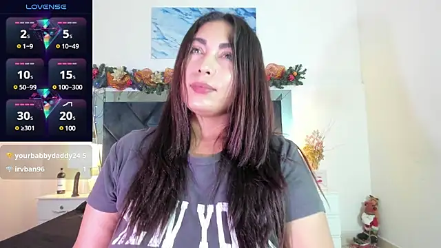 Snapshot of Lauralove_69 chatting on 12.15.24 Lauralove 69 online show from 12.15.24