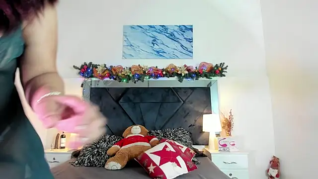 Snapshot of Lauralove_69 chatting on 12.30.24 Lauralove 69 online show from 12.30.24