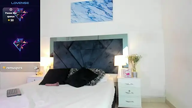 Snapshot of Lauralove_69 chatting on 01.11.25 Lauralove 69 online show from 01.11.25