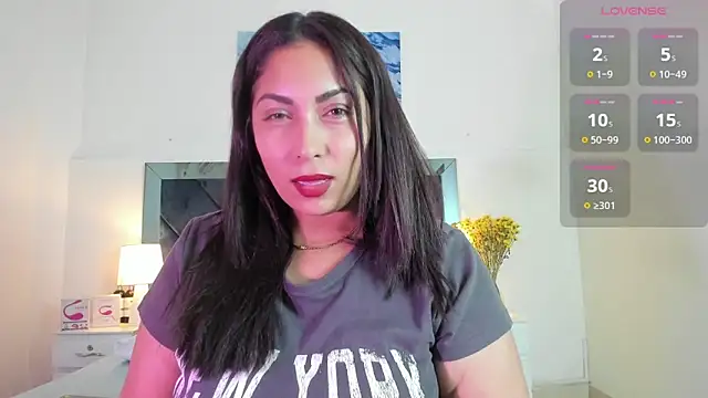 Snapshot of Lauralove_69 chatting on 02.25.25 Lauralove 69 online show from 02.25.25