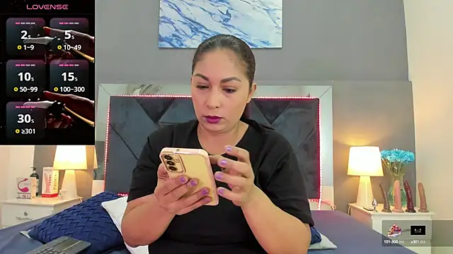 Snapshot of Lauralove_69 chatting on 09.29.25 Lauralove 69 online show from 09.29.25