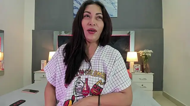 Snapshot of Lauralove_69 chatting on 11.19.25 Lauralove 69 online show from 11.19.25