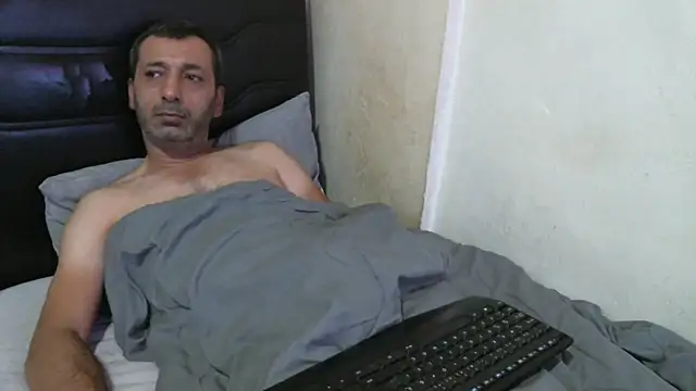 Snapshot of Rator_2 chatting on 10.15.25 Rator 2 online show from 10.15.25