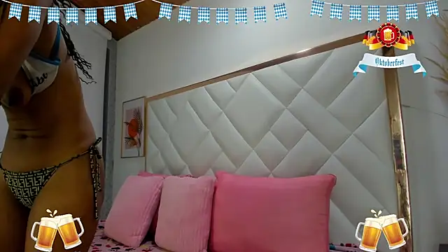 Snapshot of EmiliBonnie chatting on 09.25.25 EmiliBonnie online show from 09.25.25