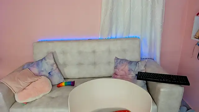 tinysara online show from 12.06.24