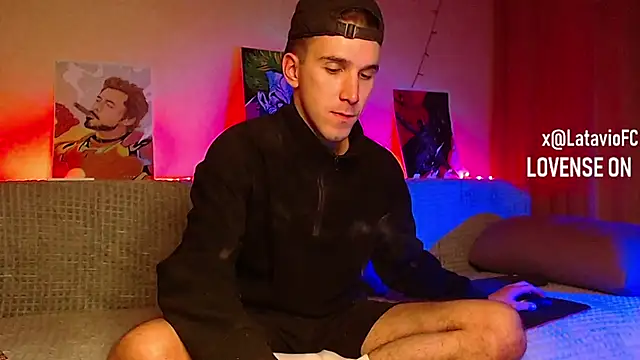 Snapshot of Midnighter_ chatting on 02.08.25 Midnighter online show from 02.08.25