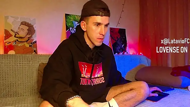 Snapshot of Midnighter_ chatting on 02.11.25 Midnighter online show from 02.11.25