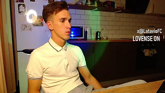 Snapshot of Midnighter_ chatting on 09.18.25 Midnighter online show from 09.18.25