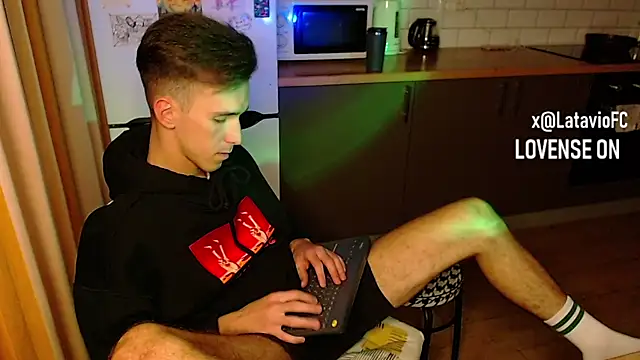 Snapshot of Midnighter_ chatting on 09.20.25 Midnighter online show from 09.20.25