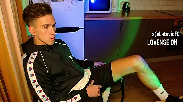 Snapshot of Midnighter_ chatting on 09.20.25 Midnighter online show from 09.20.25