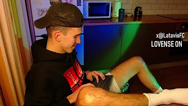 Snapshot of Midnighter_ chatting on 09.30.25 Midnighter online show from 09.30.25