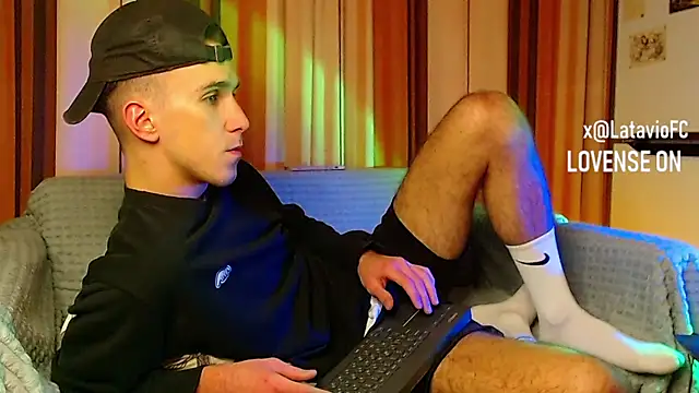 Snapshot of Midnighter_ chatting on 11.21.25 Midnighter online show from 11.21.25