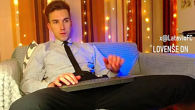 Snapshot of Midnighter_ chatting on 12.21.25 Midnighter online show from 12.21.25