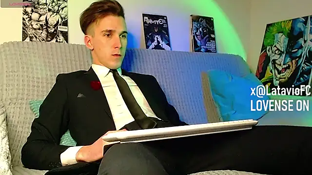 Snapshot of Midnighter_ chatting on 04.01.26 Midnighter online show from 04.01.26
