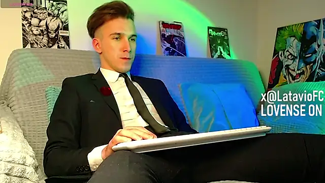 Snapshot of Midnighter_ chatting on 04.12.26 Midnighter online show from 04.12.26