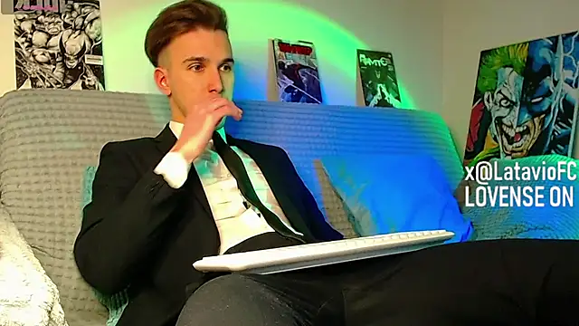 Snapshot of Midnighter_ chatting on 04.12.26 Midnighter online show from 04.12.26