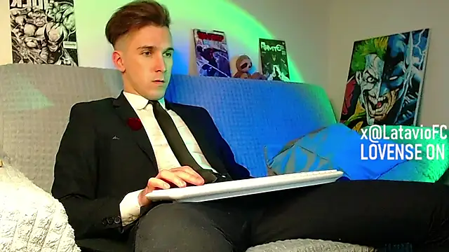Snapshot of Midnighter_ chatting on 04.28.26 Midnighter online show from 04.28.26