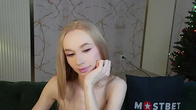 Snapshot of Amelia_Blaze chatting on 12.17.24 Amelia Blaze online show from 12.17.24