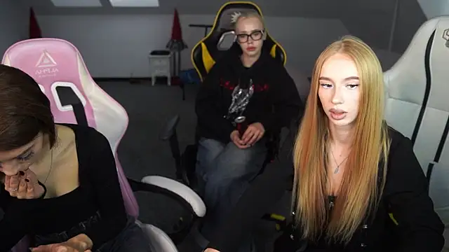 Snapshot of Amelia_Blaze chatting on 10.15.25 Amelia Blaze online show from 10.15.25