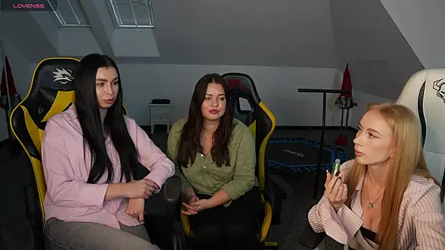 Snapshot of Amelia_Blaze chatting on 10.30.25 Amelia Blaze online show from 10.30.25