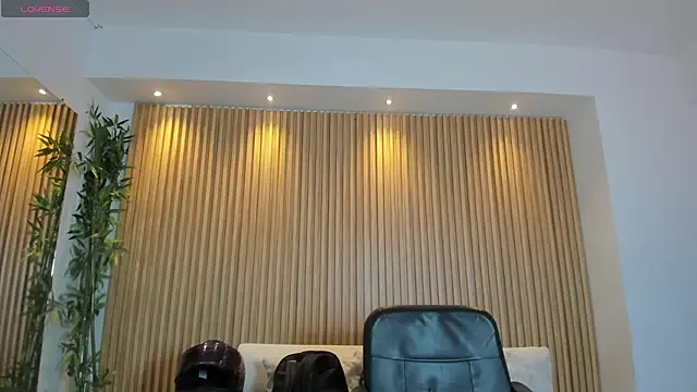 charlottewhitte online show from 10.24.25