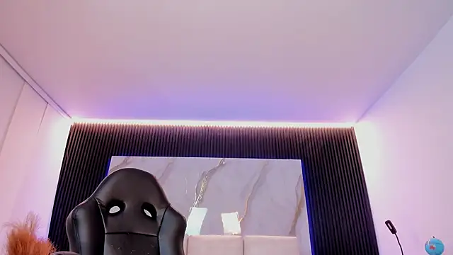 charlottewhitte online show from 04.17.26