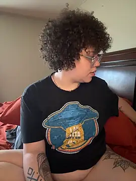 QueenNuttCollector online show from 09.11.25