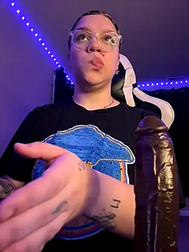 QueenNuttCollector online show from 10.19.25