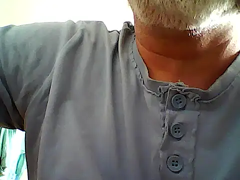 Snapshot of xcimeru chatting on 02.14.25 xcimeru online show from 02.14.25