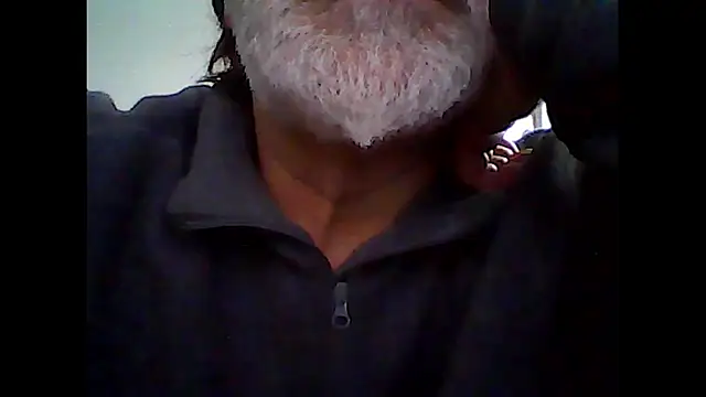 Snapshot of xcimeru chatting on 10.15.25 xcimeru online show from 10.15.25