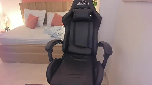 izaro22 online show from 03.21.25