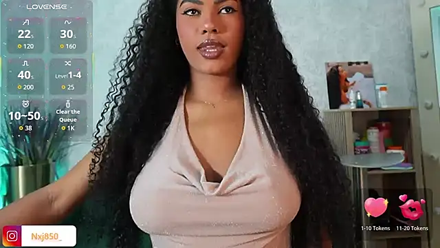 HOTBLACKANDWHITE2 online show from 03.28.26