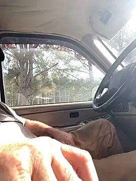 Snapshot of Themechanic420 chatting on 11.19.25 Themechanic420 online show from 11.19.25