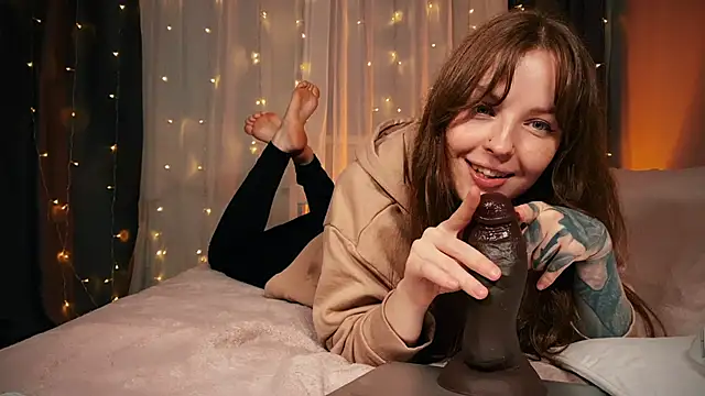 Snapshot of Pi-x-ie chatting on 10.19.25 Pi-x-ie online show from 10.19.25