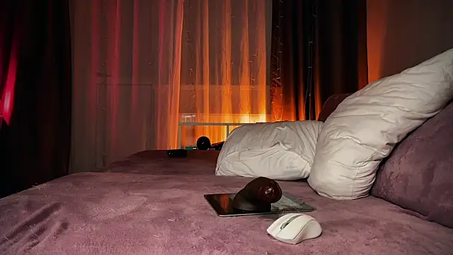 Snapshot of Pi-x-ie chatting on 02.08.26 Pi-x-ie online show from 02.08.26