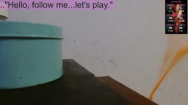 Snapshot of toxxxic_cams chatting on 10.12.25 toxxxic cams online show from 10.12.25