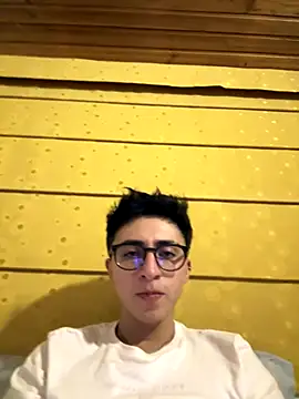 Snapshot of CamiRojas_boy chatting on 09.28.25 CamiRojas boy online show from 09.28.25