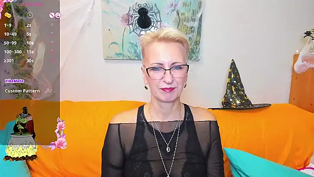 iamyourdream89 online show from 10.31.25