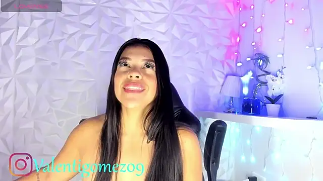 Snapshot of Valetigomez chatting on 02.13.26 Valetigomez online show from 02.13.26