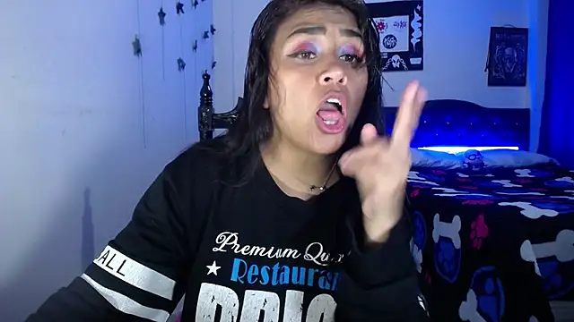 Snapshot of pinky_violeta chatting on 01.06.25 pinky violeta online show from 01.06.25